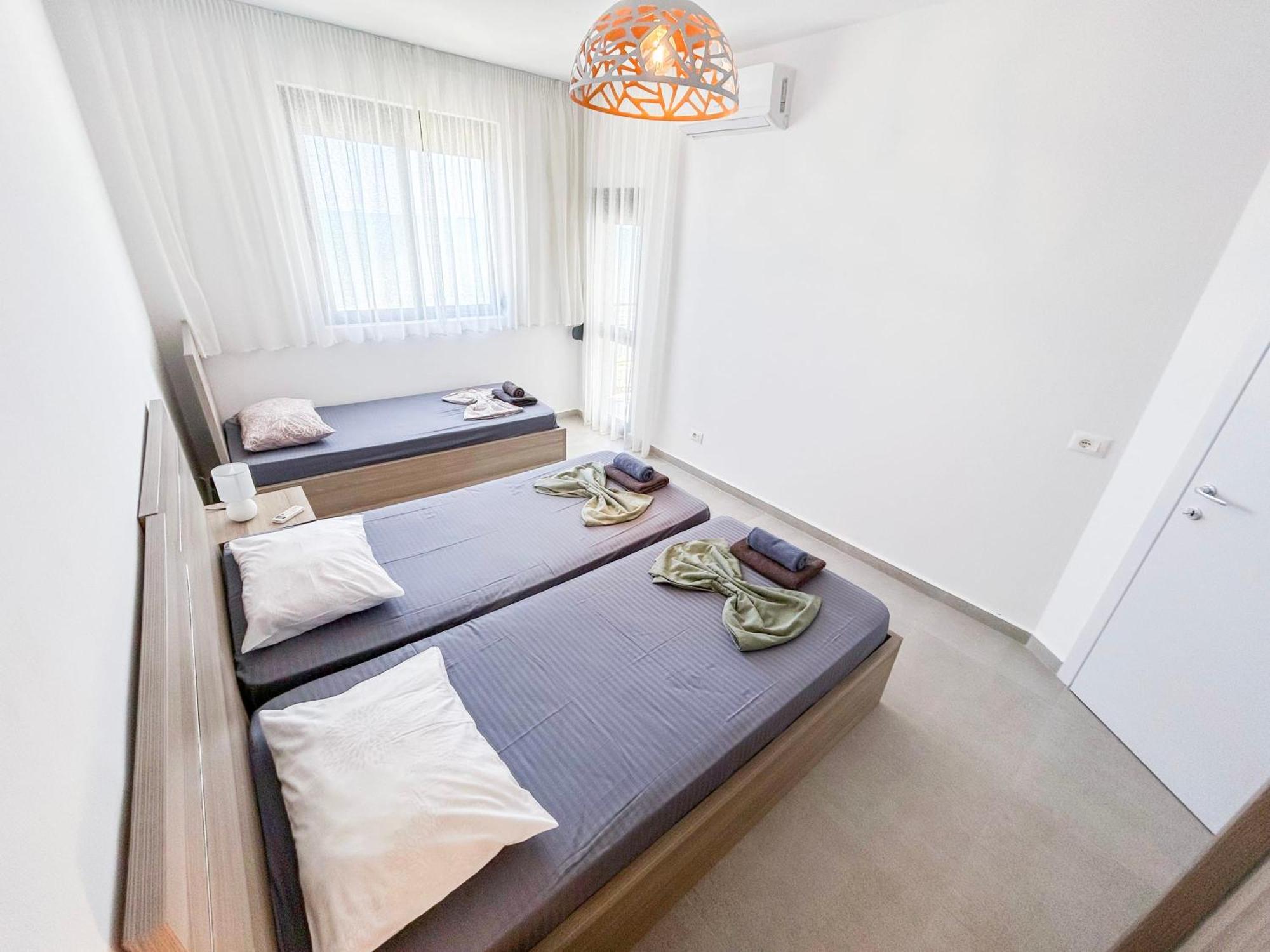 - Sunny - 892 Durrës